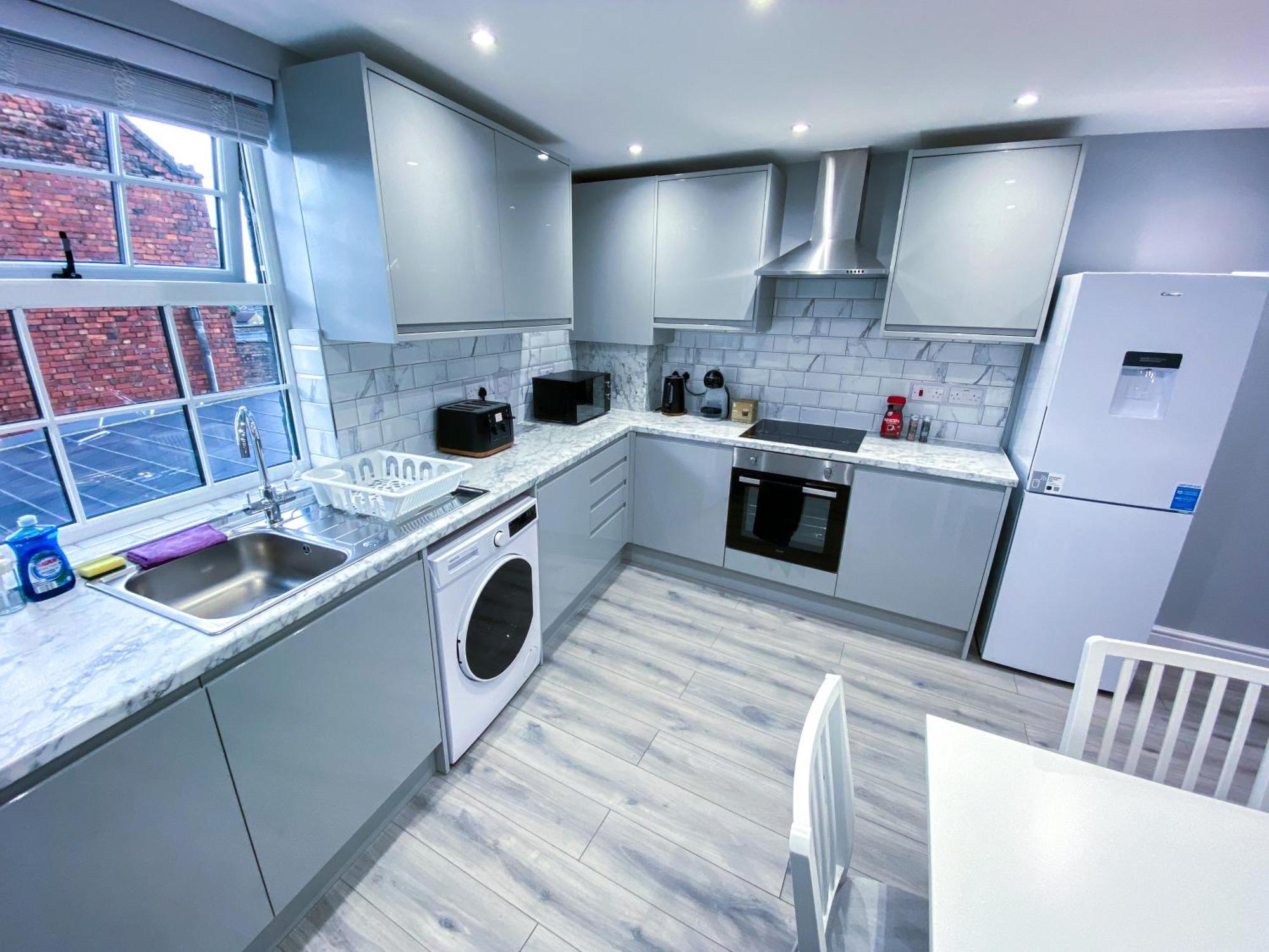 Spacious 2-bedroom Flat In - F3 Londen